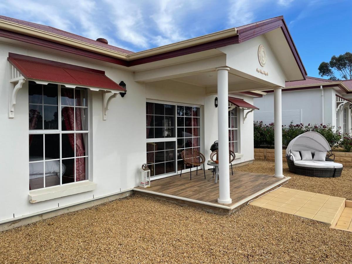 1837 Barossa Luxury Vineyard Cottages Lyndoch Exterior photo